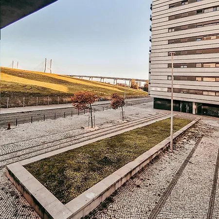 Bridge View With Balcony By Gt House Sacavém